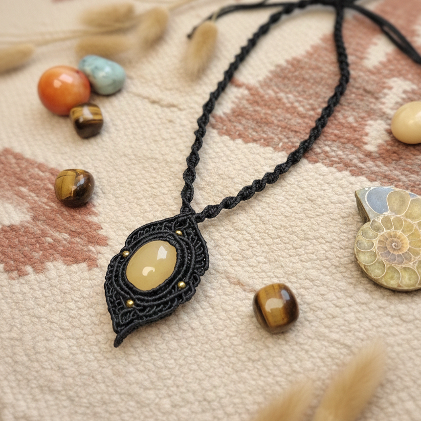 Collier pierre calcite