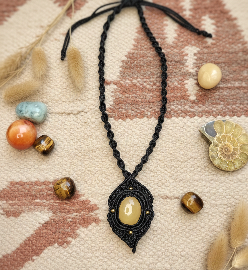 Collier pierre calcite