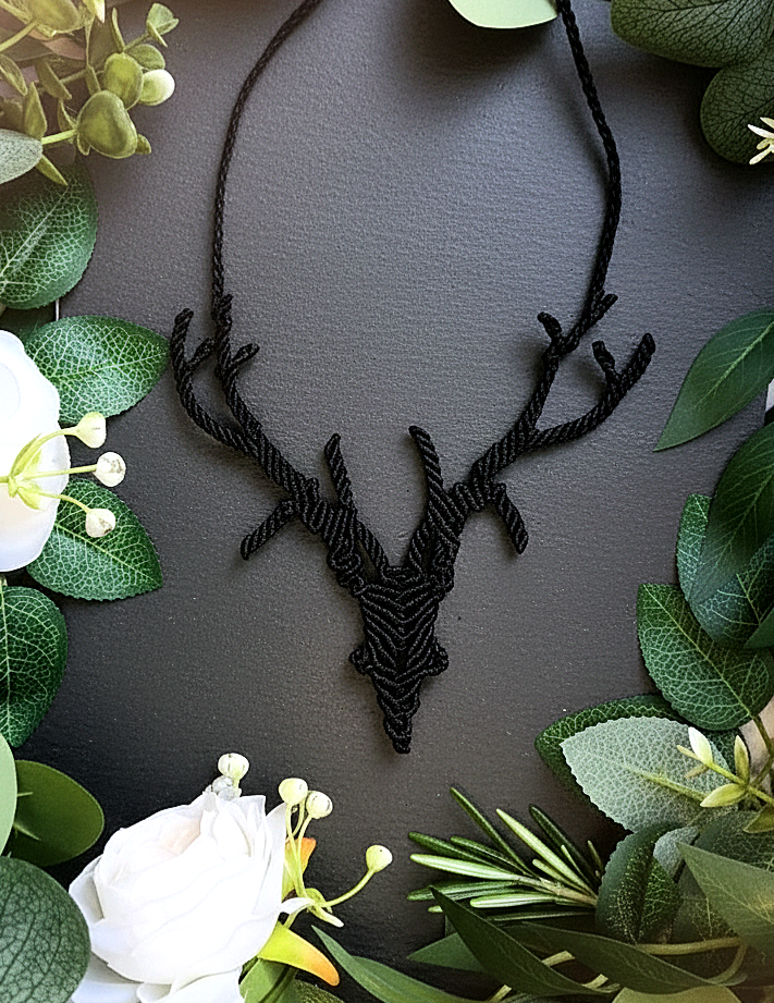 Collier tête de cerf